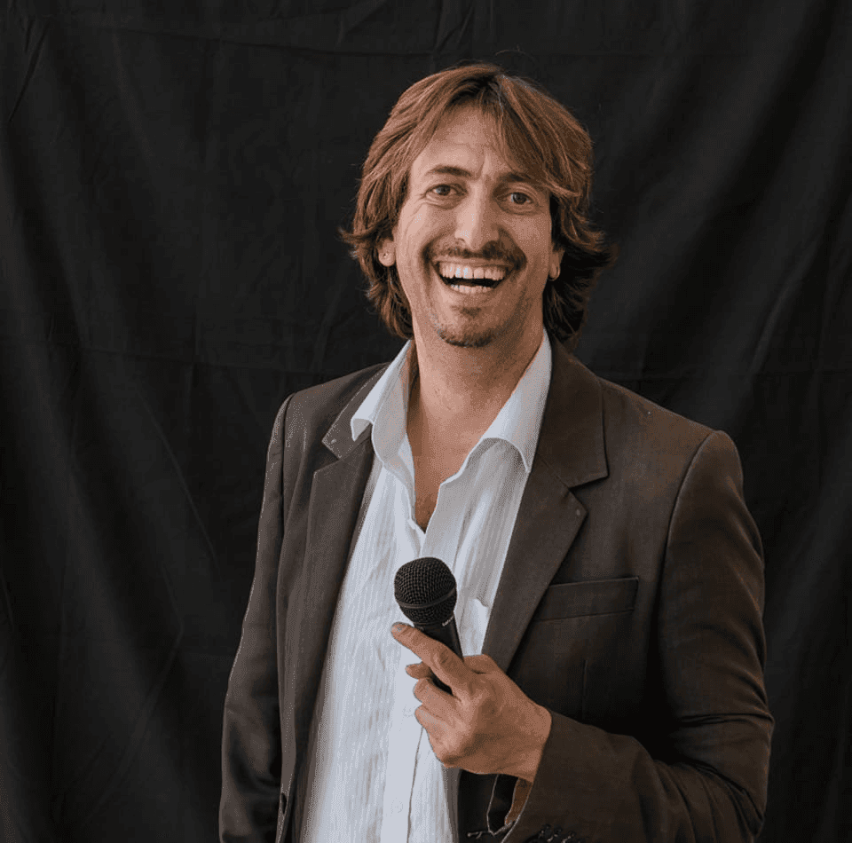 אלישר בן צבי - סטנדאפיסט